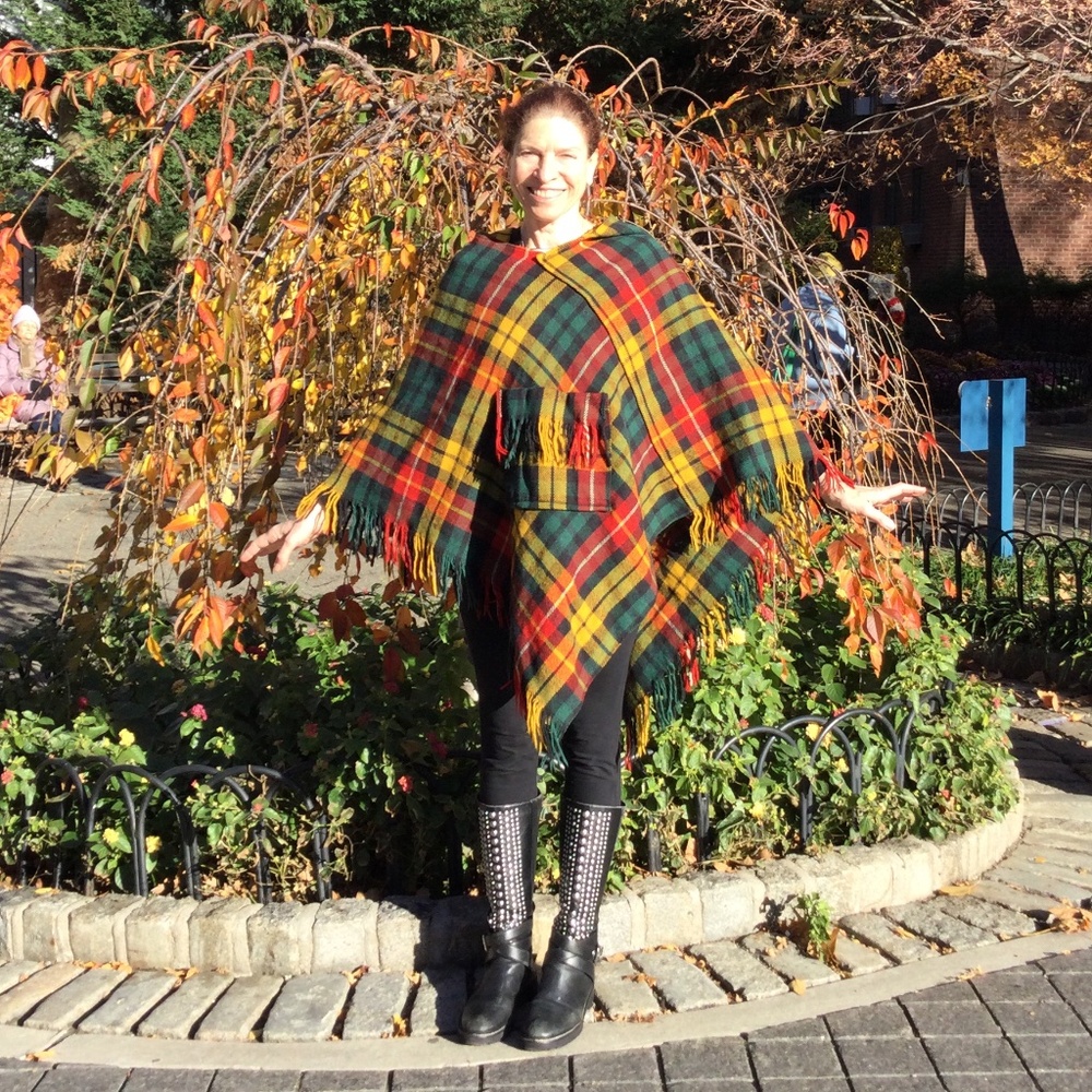 1970s vintage Pendleton-style plaid 100% wool, hooded poncho with blanket fringe